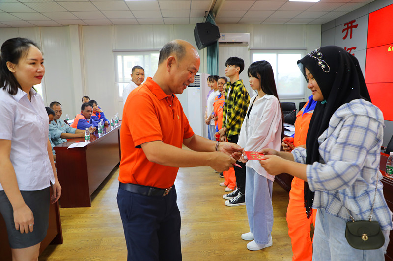 “金秋助學(xué)，圓夢(mèng)明佳！”明佳集團(tuán)黨支部及工會(huì)組織開(kāi)展愛(ài)心助學(xué)活動(dòng)！